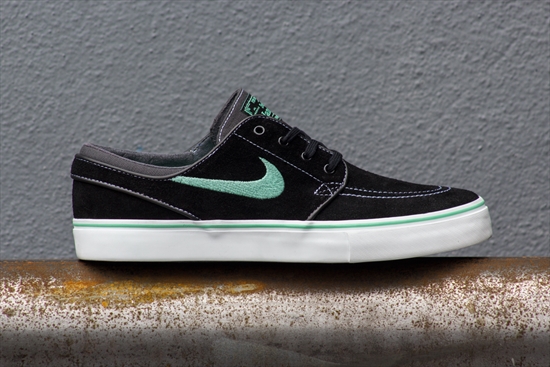 janoski preto e vermelho